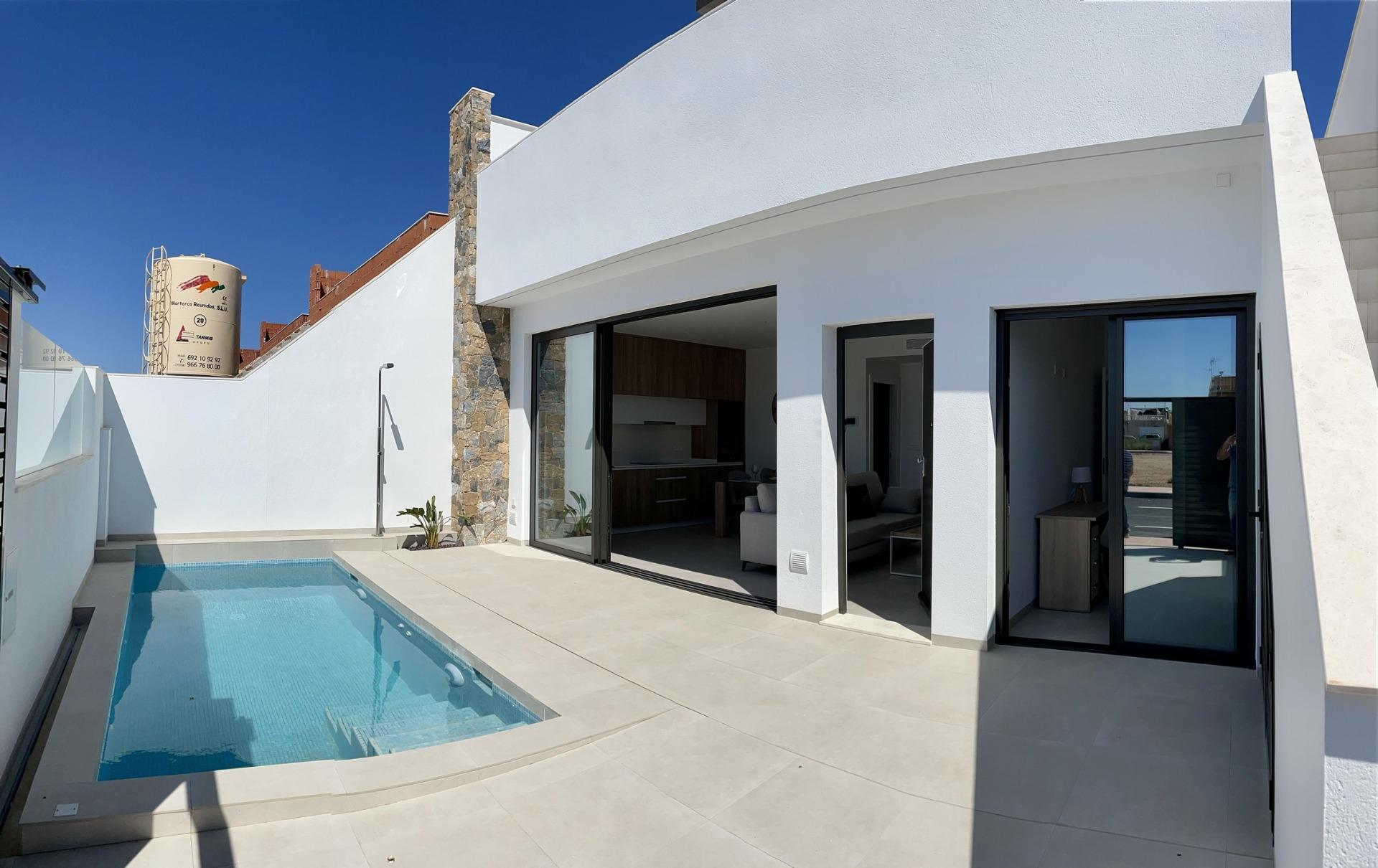For sale of flat in Los Alcazares