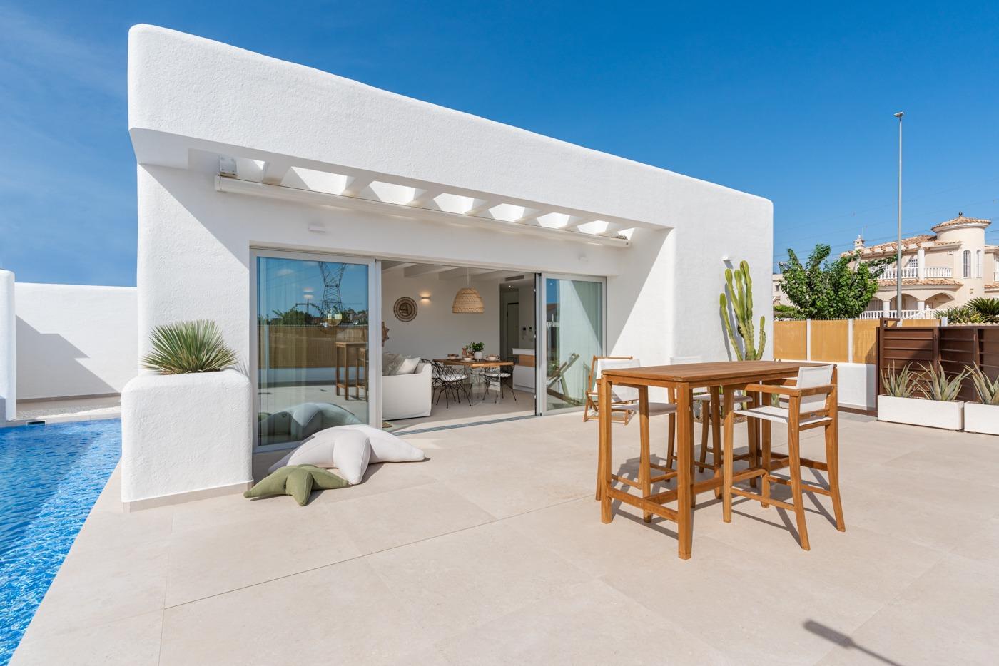 Venta de villa en Los Alcazares
