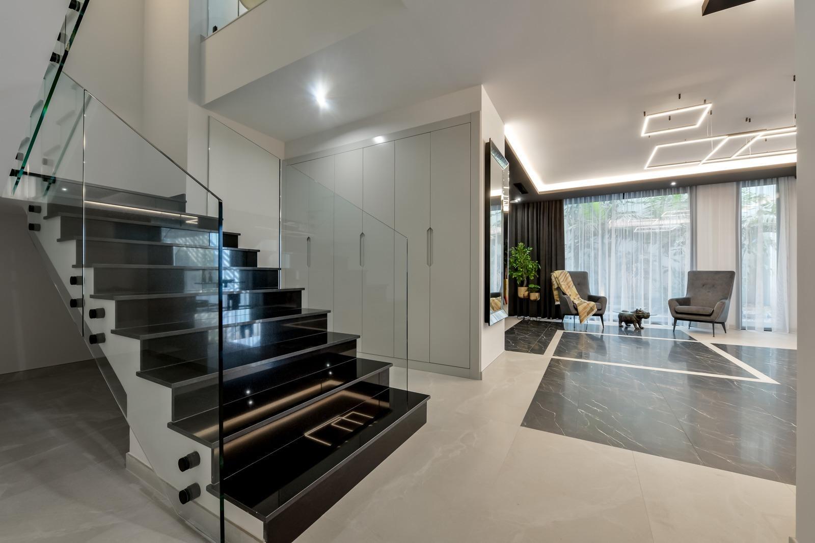 For sale of villa in Finestrat