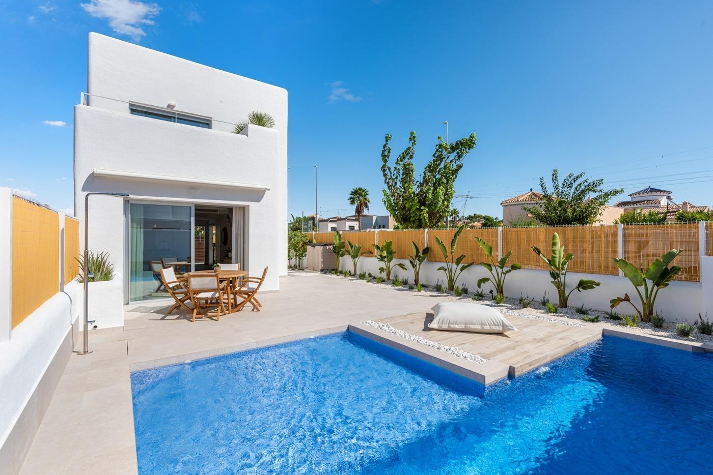 Venta de villa en Los Alcazares