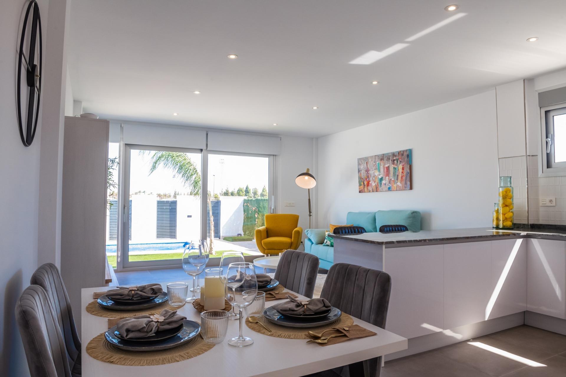 For sale of villa in Los Alcazares