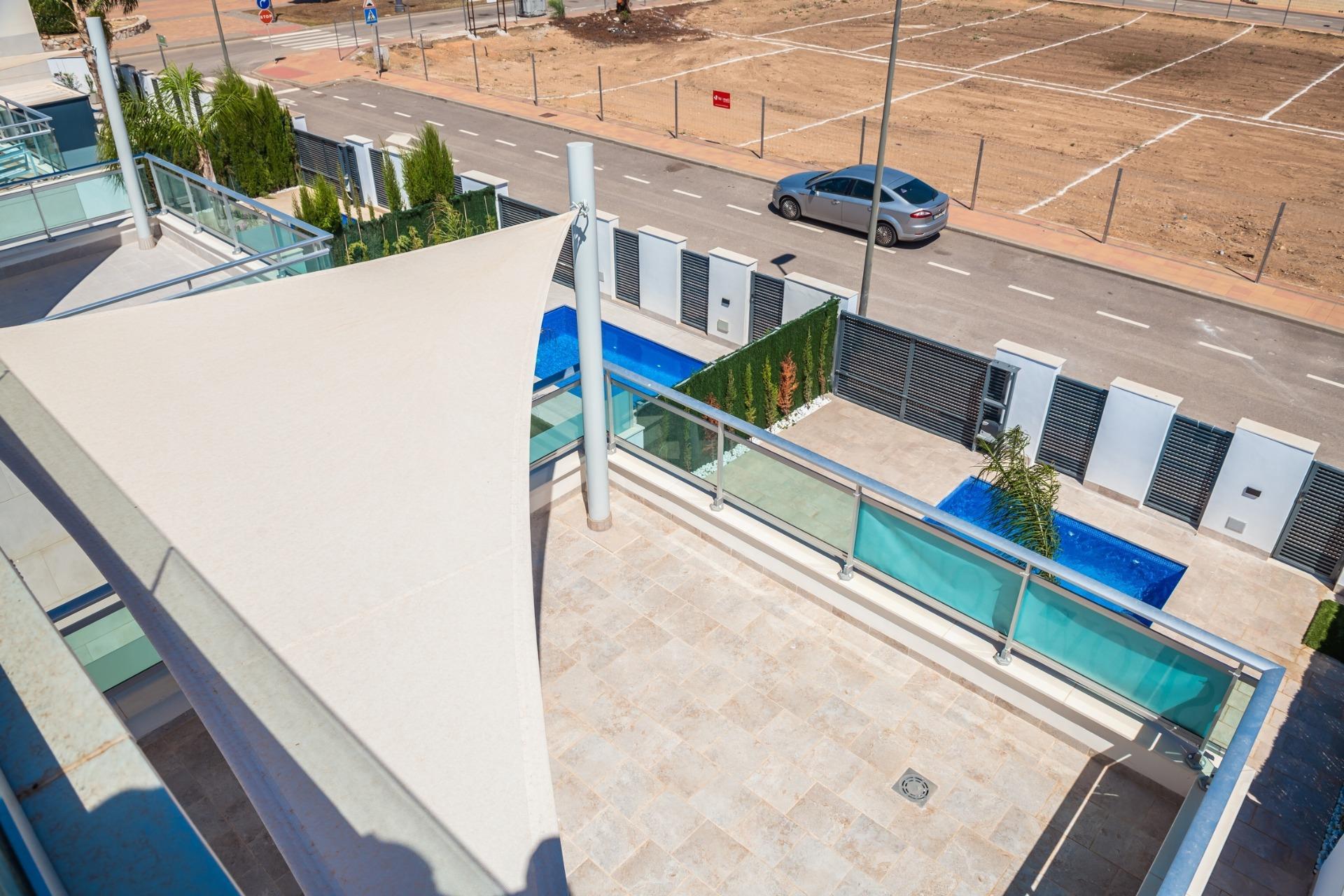 For sale of villa in Los Alcazares