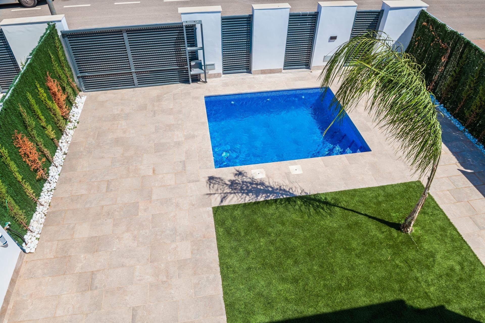 For sale of villa in Los Alcazares