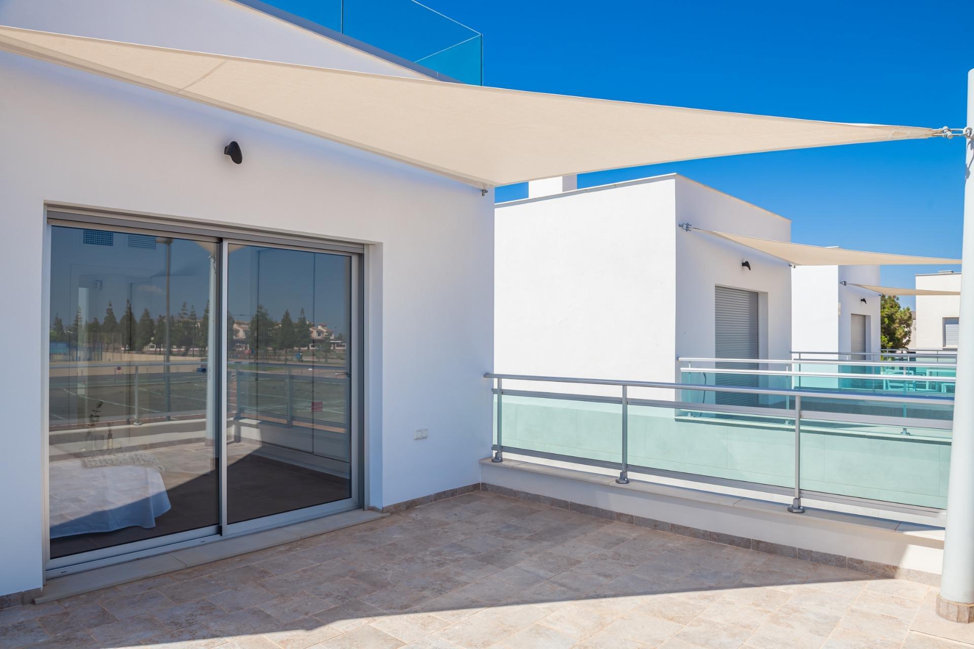 For sale of villa in Los Alcazares