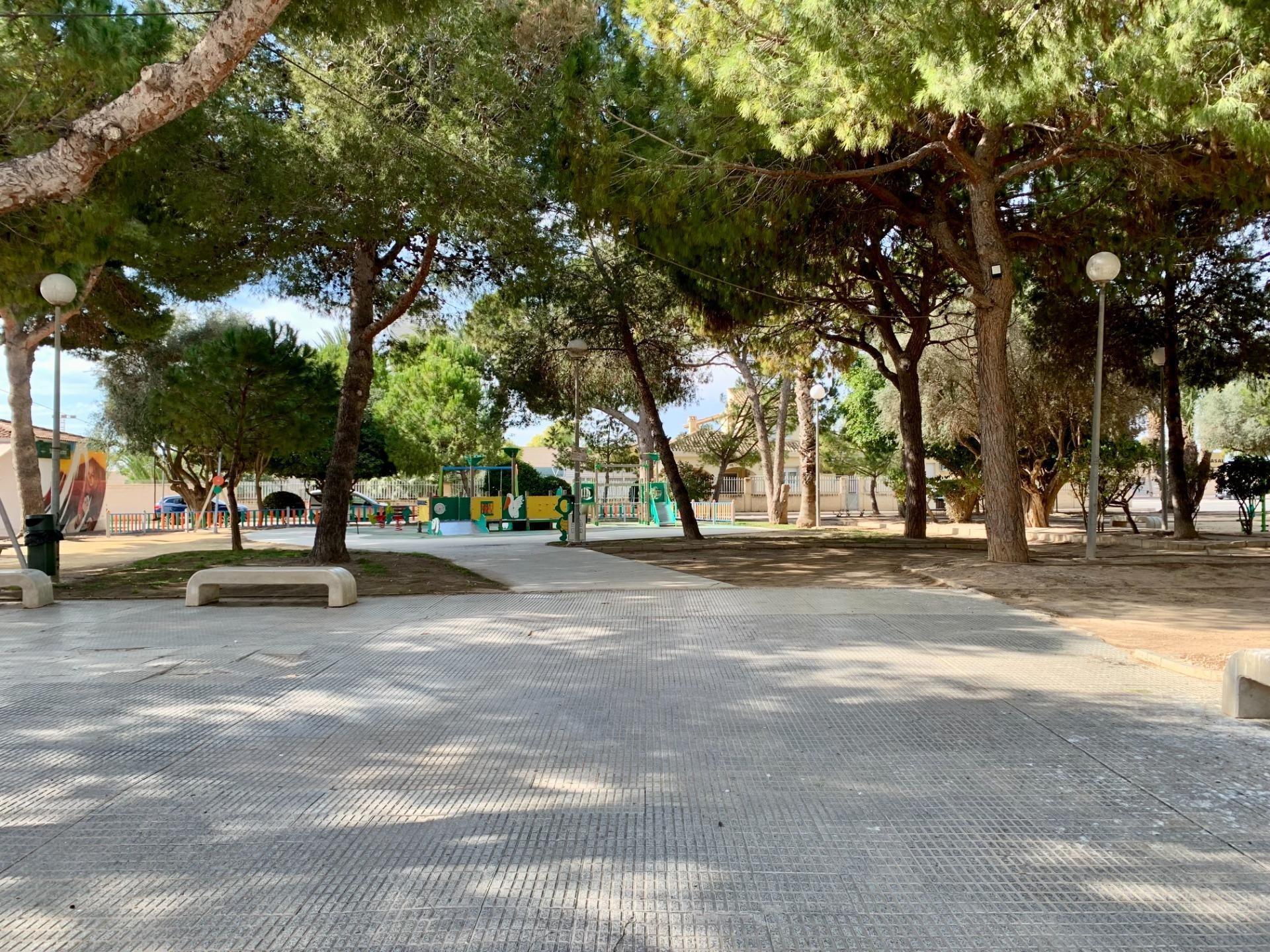 For sale of villa in Los Alcazares