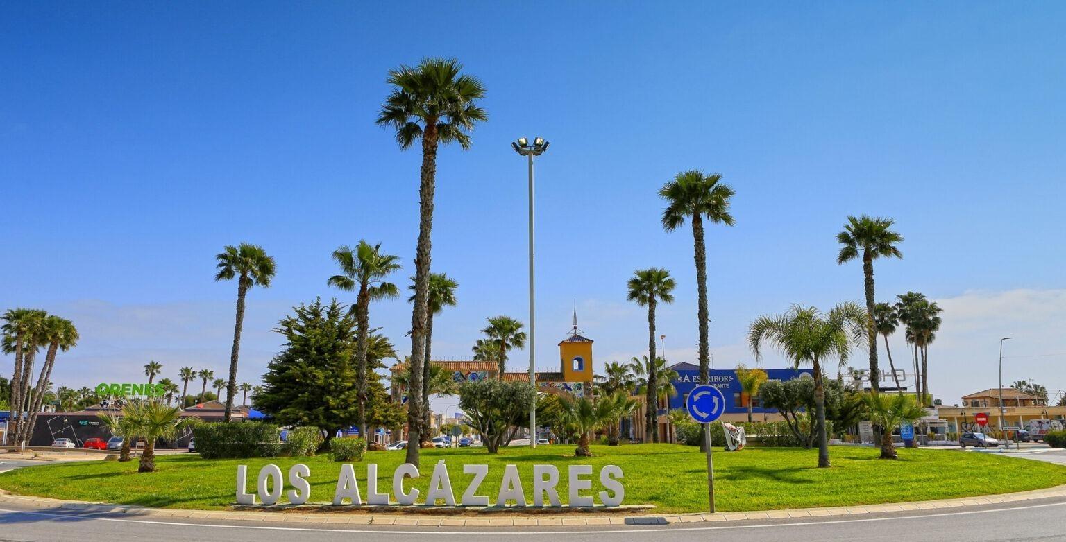 For sale of villa in Los Alcazares