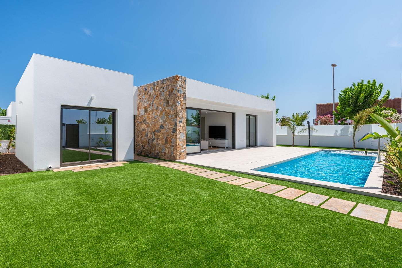 For sale of villa in Los Alcazares