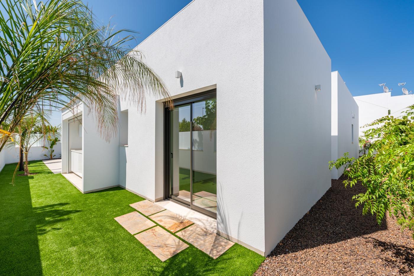 For sale of villa in Los Alcazares