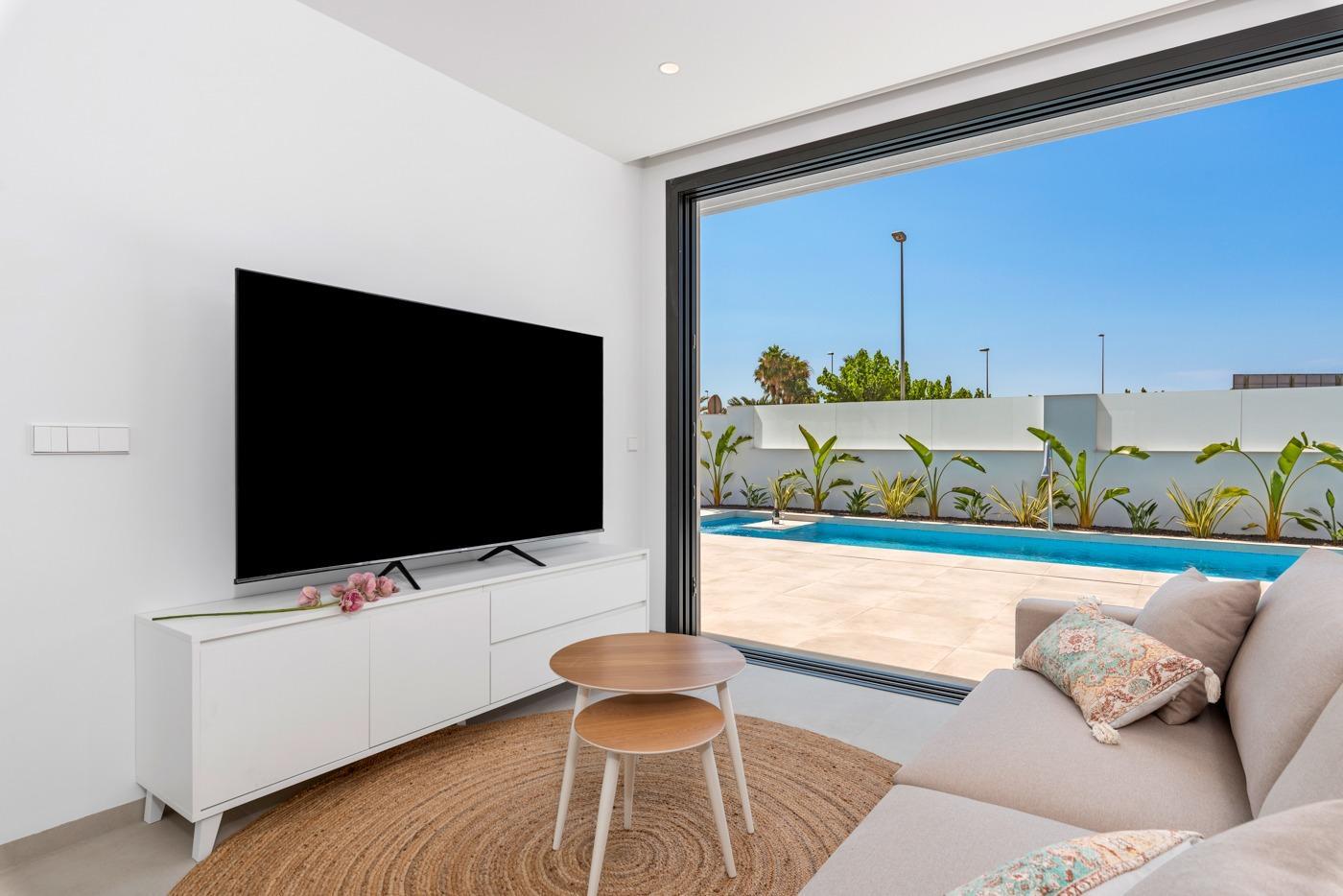 For sale of villa in Los Alcazares