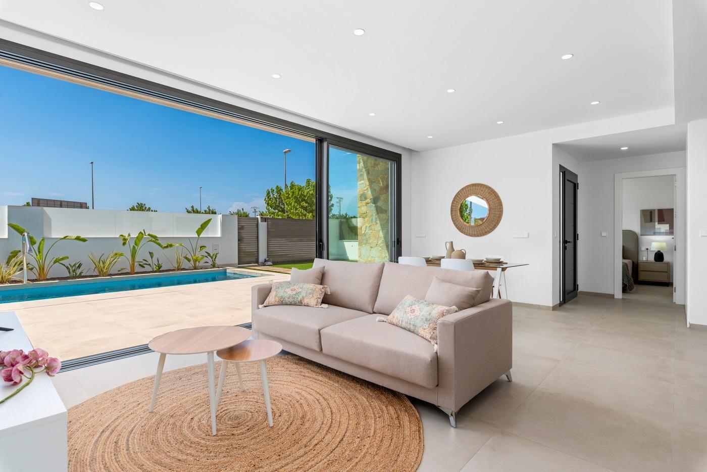 For sale of villa in Los Alcazares