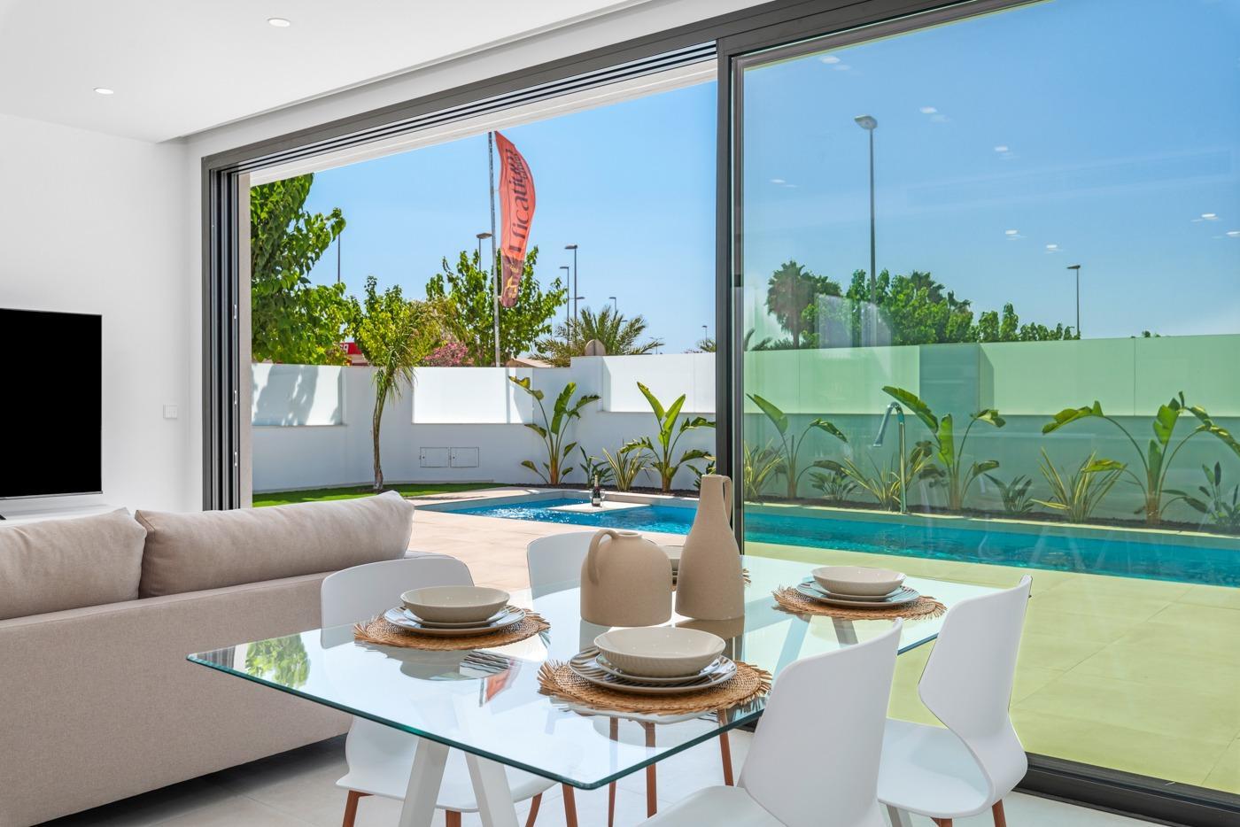 For sale of villa in Los Alcazares