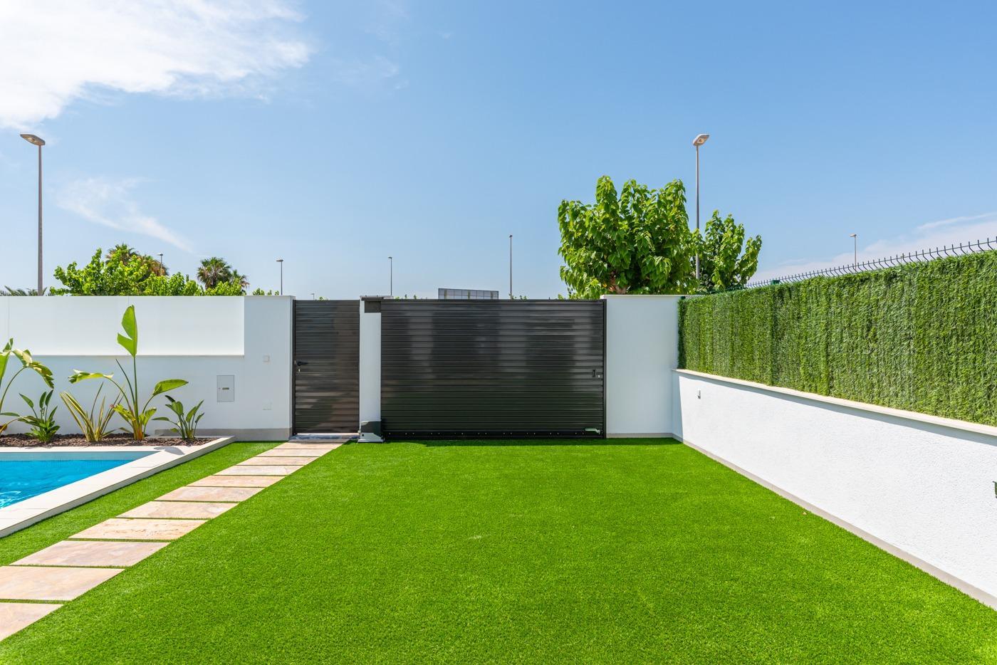 For sale of villa in Los Alcazares