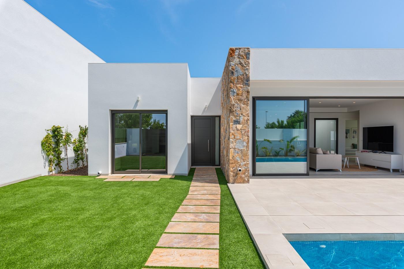 For sale of villa in Los Alcazares