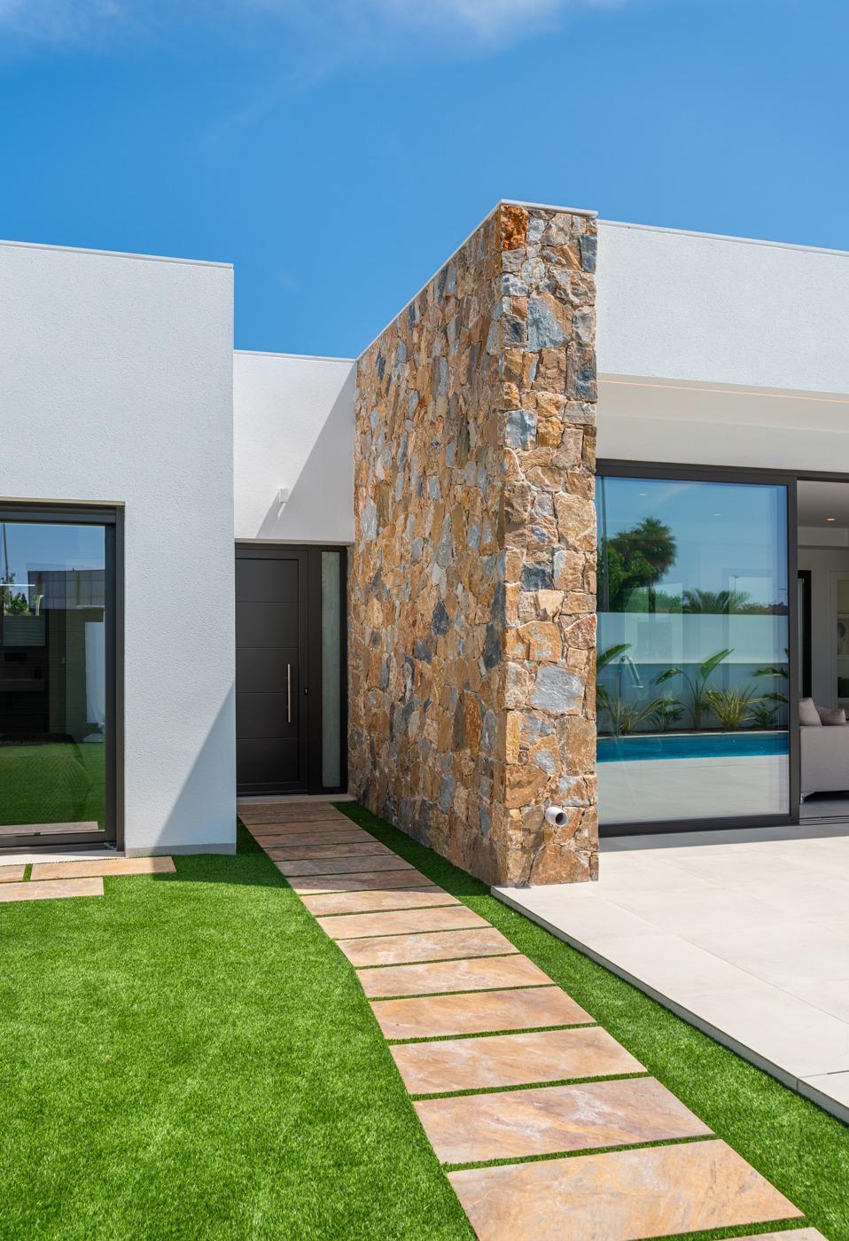 For sale of villa in Los Alcazares