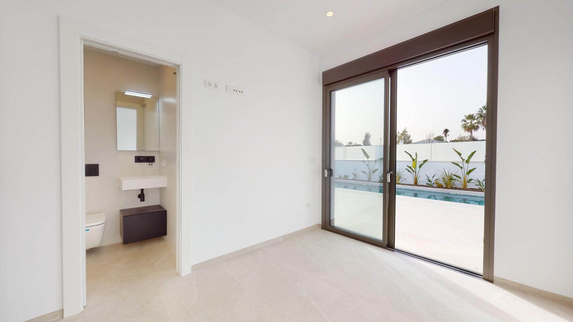 Venta de villa en Los Alcazares