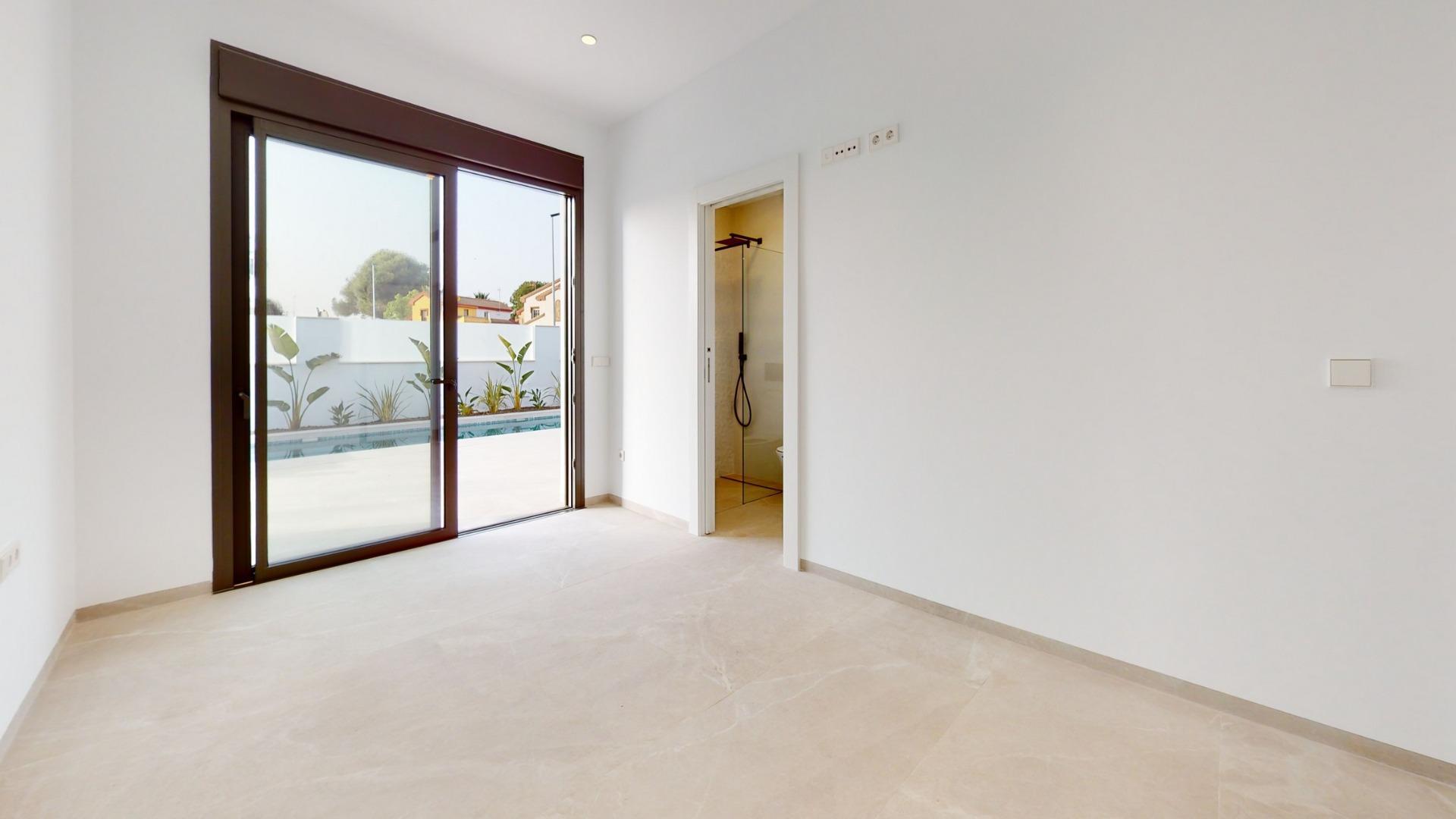 Venta de villa en Los Alcazares