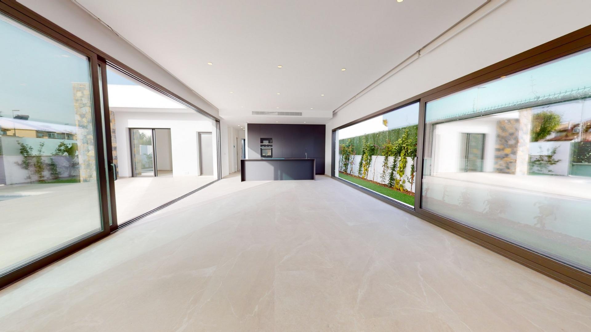 Venta de villa en Los Alcazares