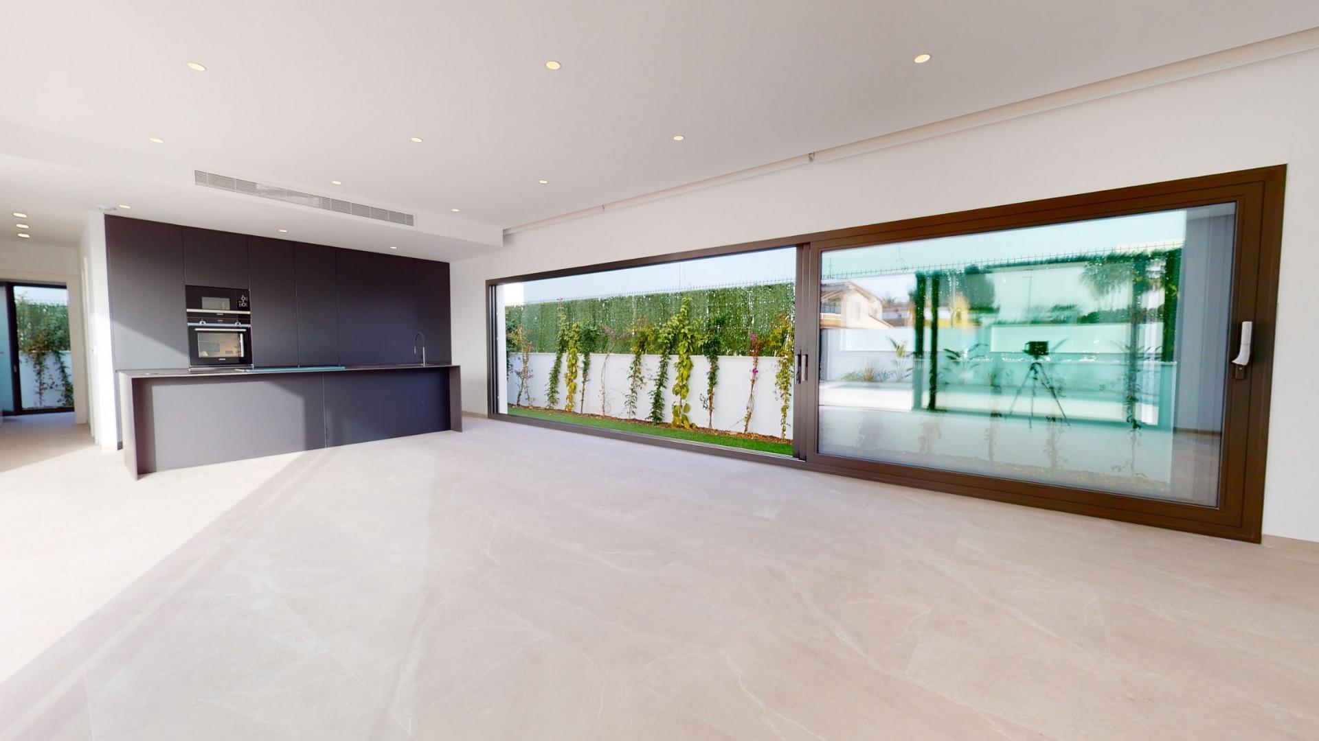 Venta de villa en Los Alcazares
