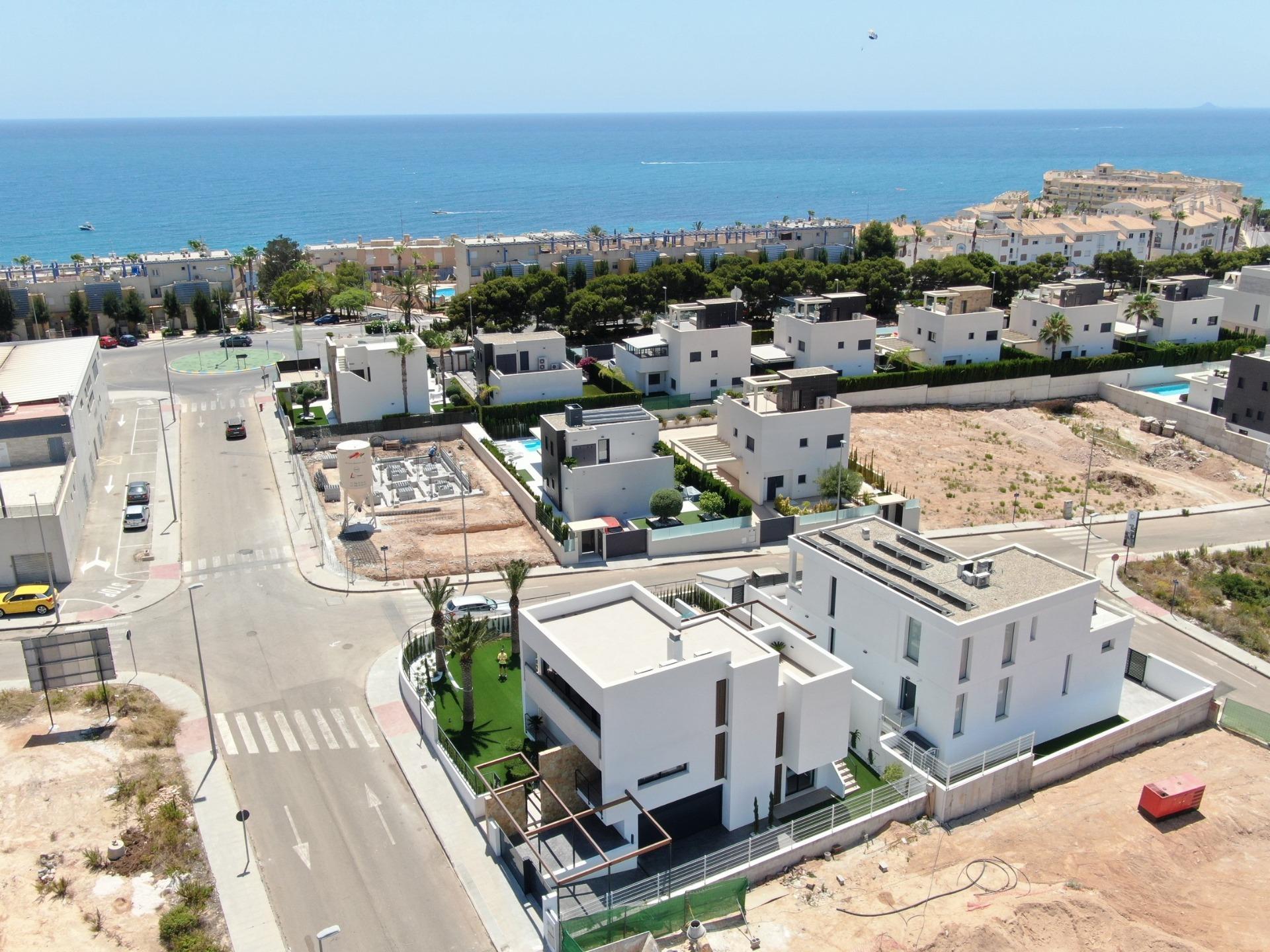 For sale of villa in Orihuela Costa