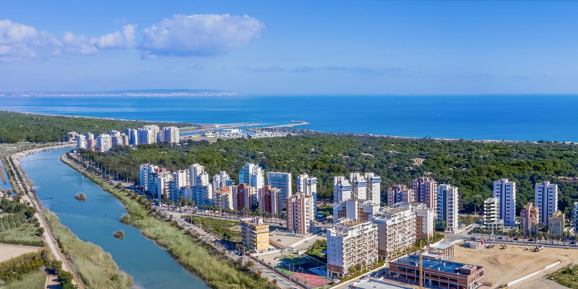 For sale of apartment in Guardamar del Segura