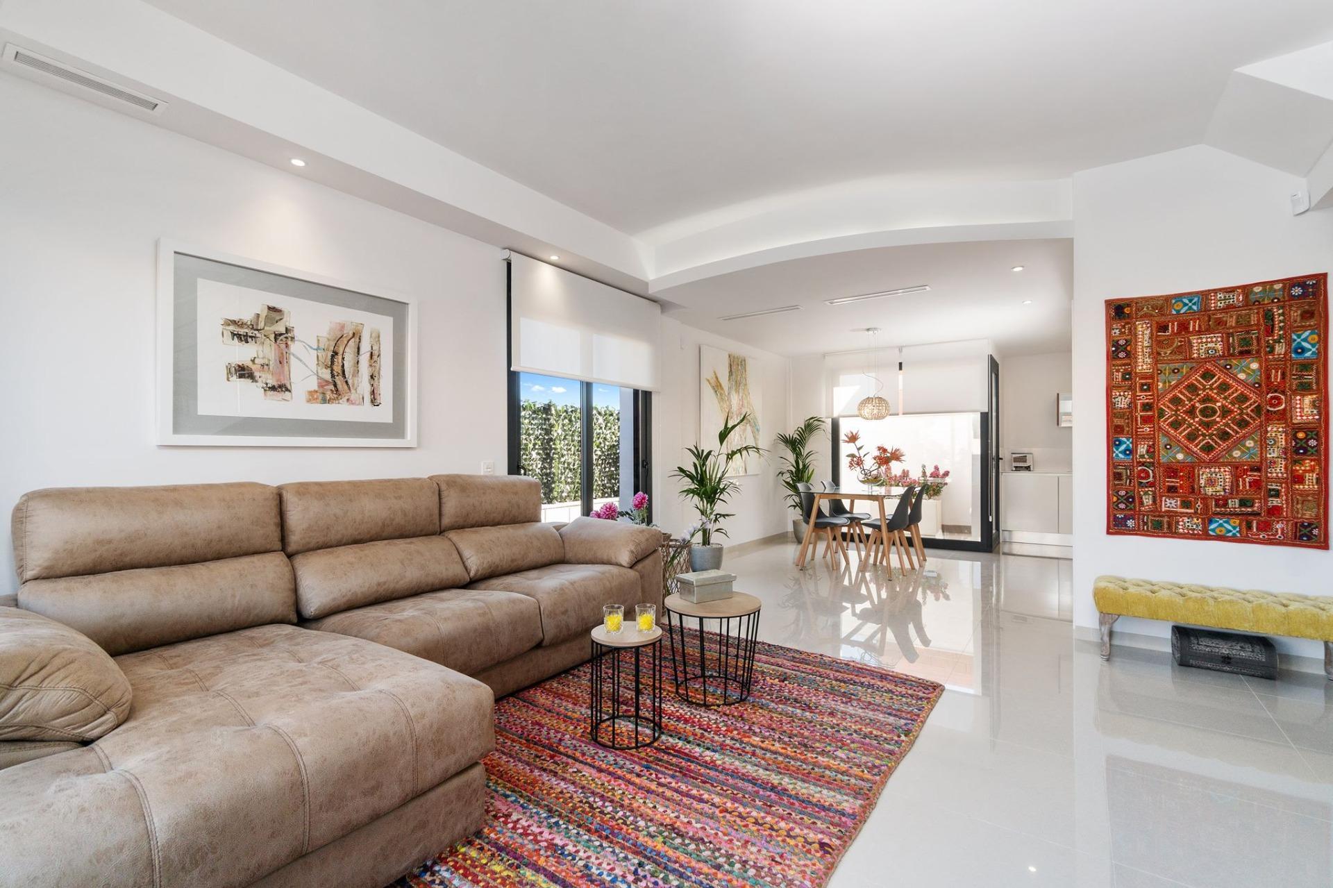 For sale of villa in Los Montesinos