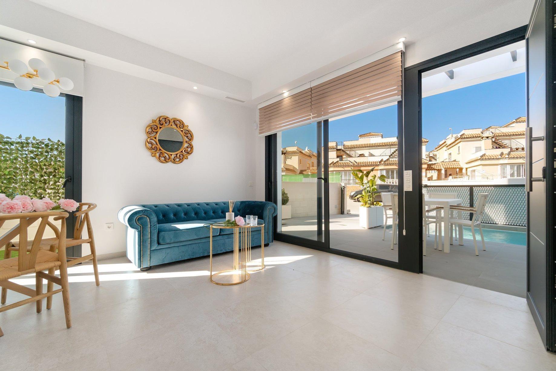 For sale of villa in Los Montesinos
