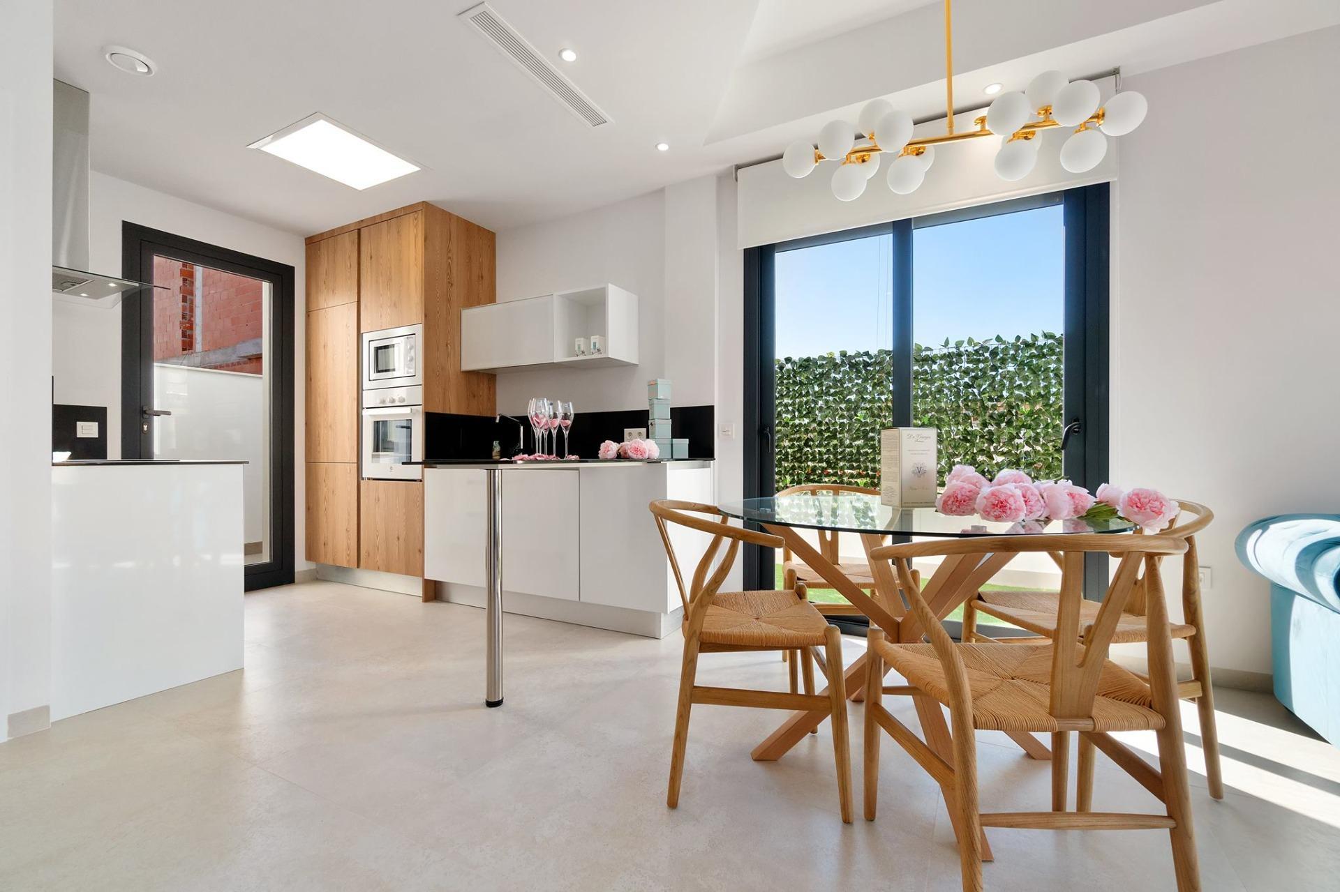 For sale of villa in Los Montesinos