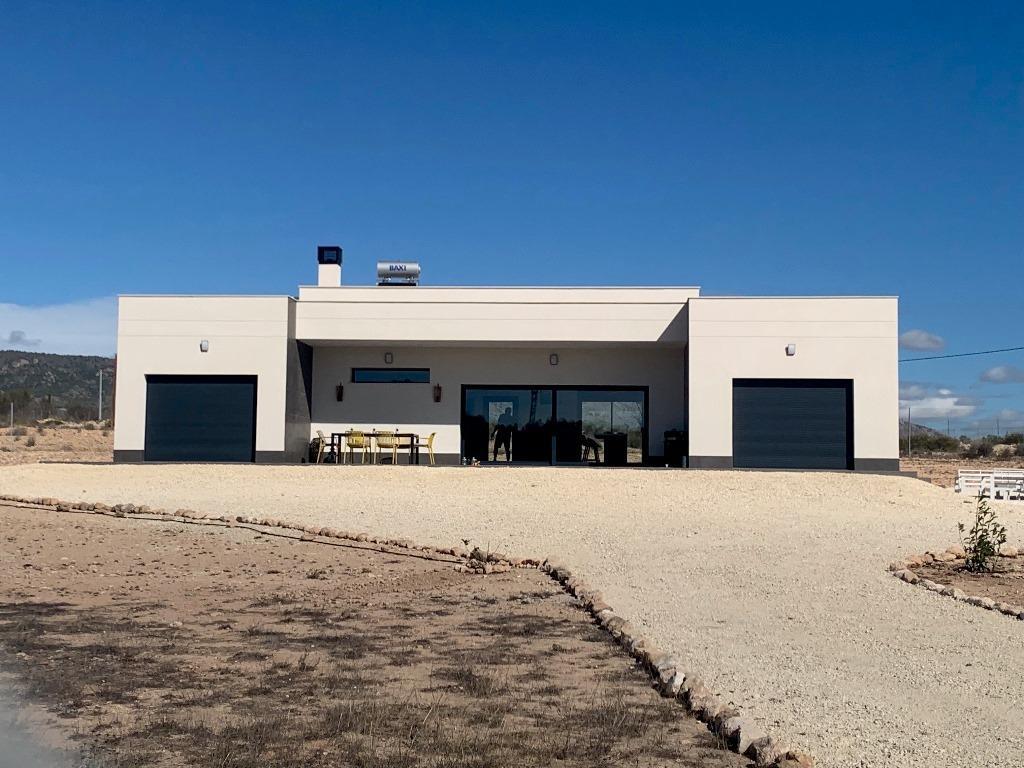 For sale of villa in Pinoso