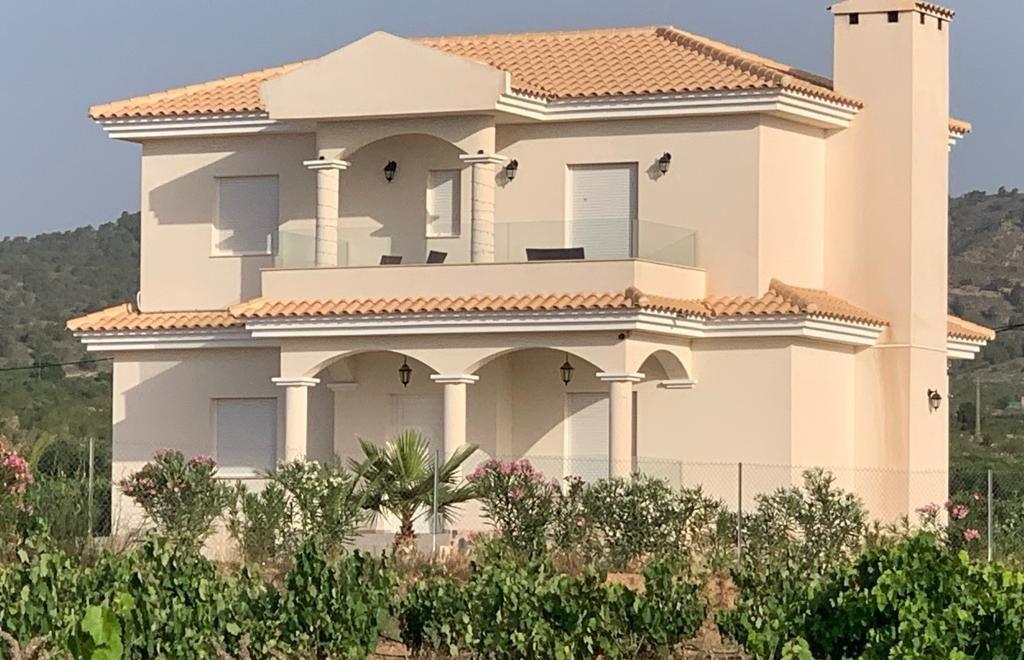 For sale of villa in Pinoso