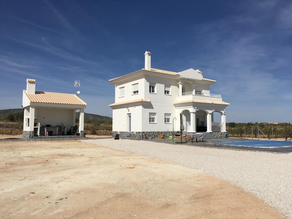 For sale of villa in Pinoso