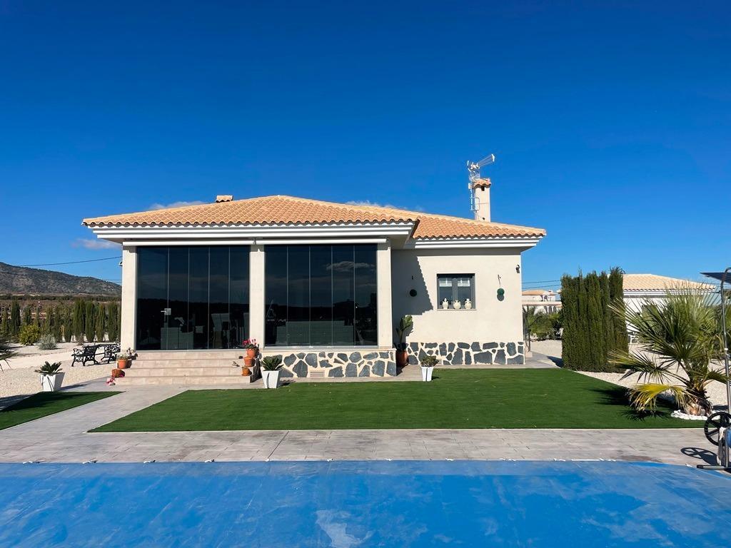 For sale of villa in Pinoso