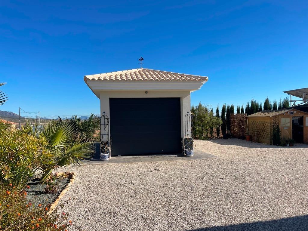 For sale of villa in Pinoso