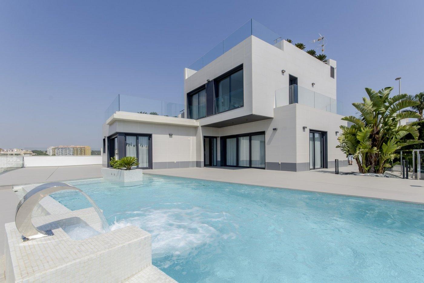 For sale of villa in Orihuela Costa