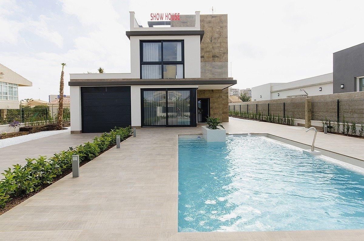 For sale of villa in Orihuela Costa
