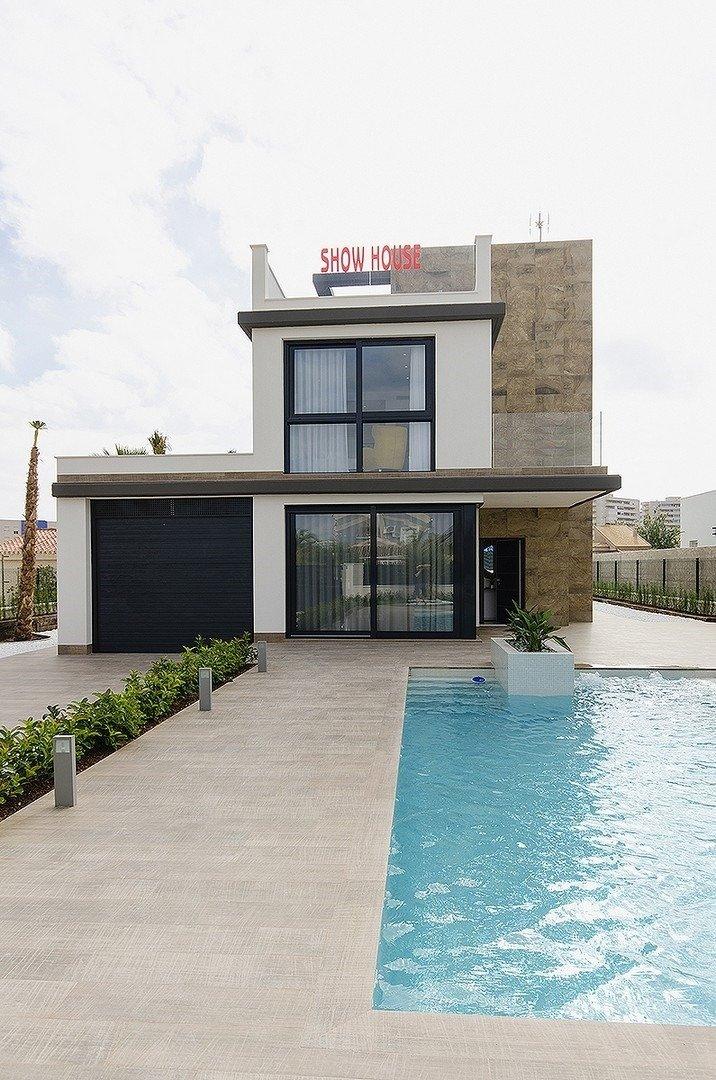 For sale of villa in Orihuela Costa