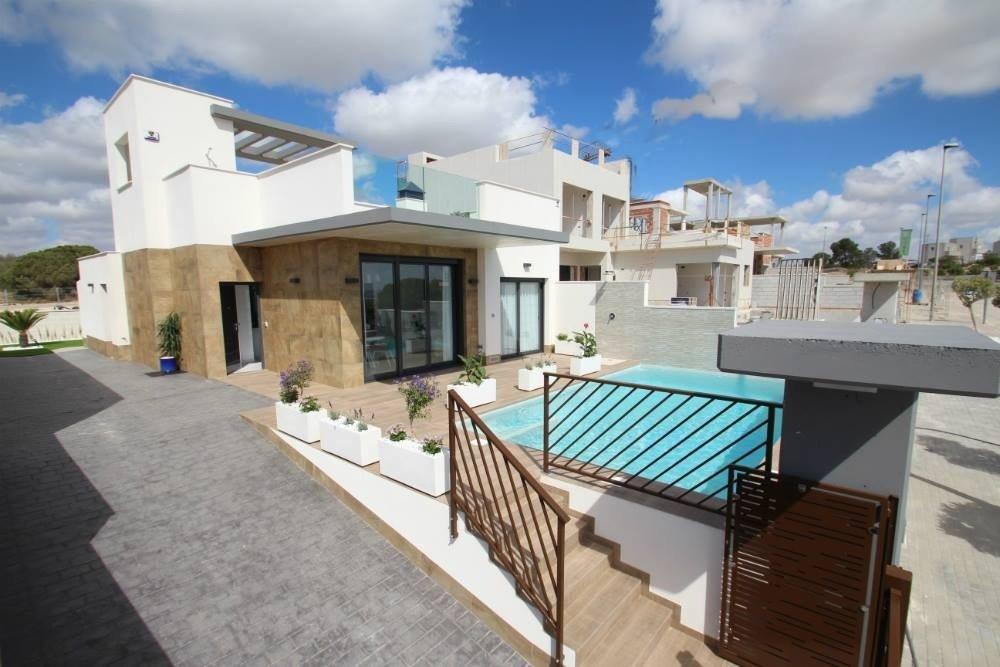 For sale of villa in San Miguel de Salinas
