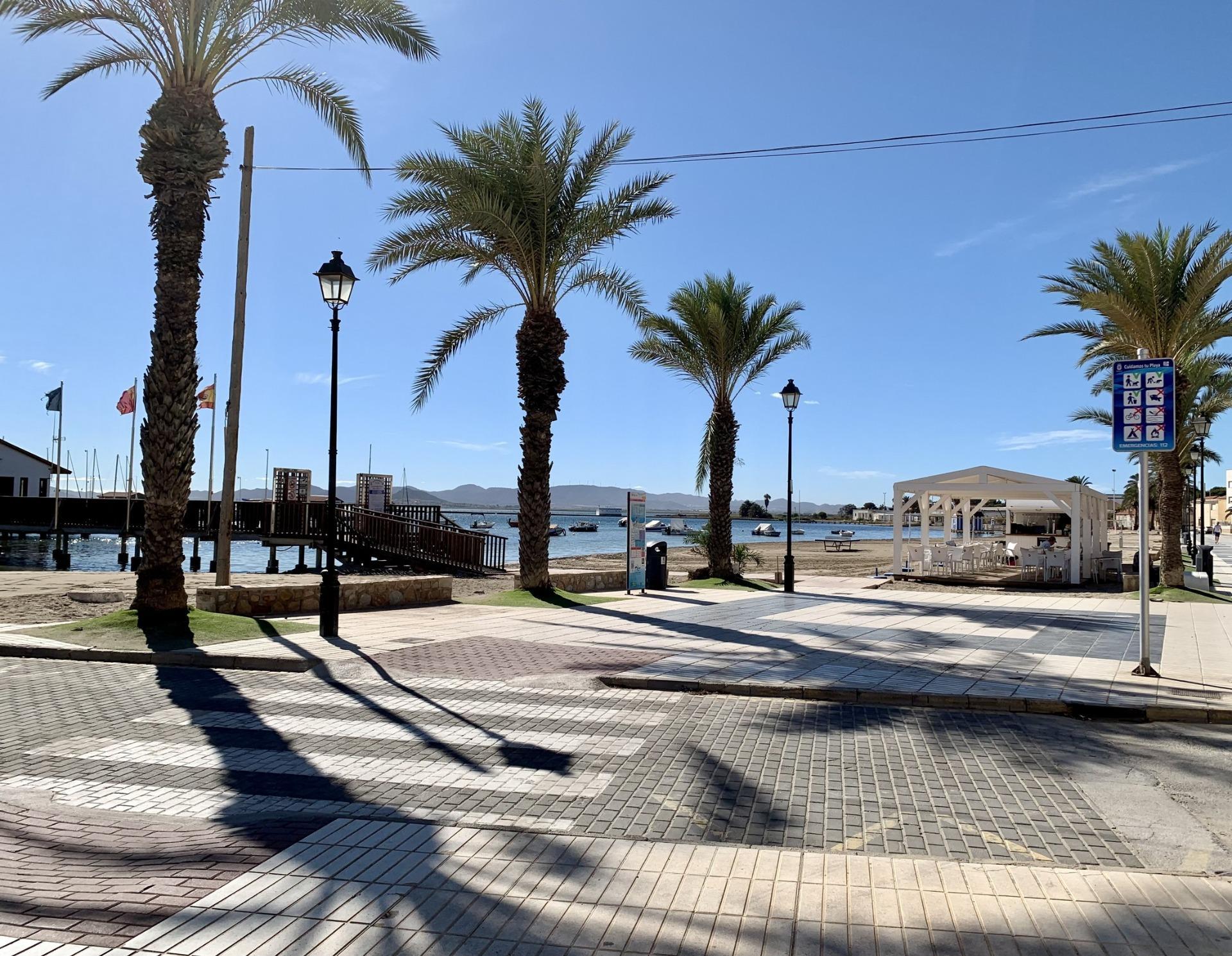 Venta de villa en Los Alcazares