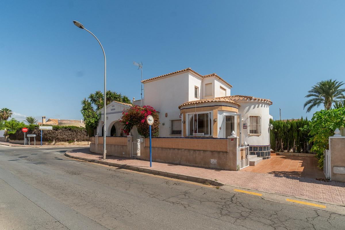 Venta de villa en Orihuela Costa