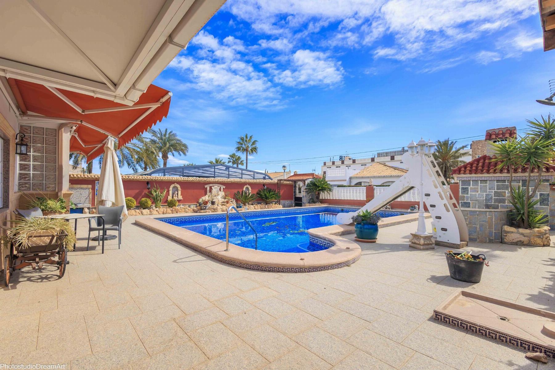 Venta de chalet en Orihuela Costa