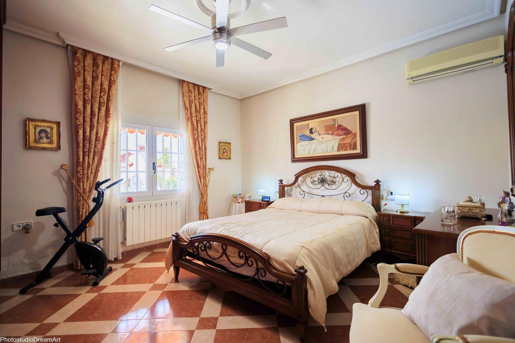 Venta de chalet en Orihuela Costa