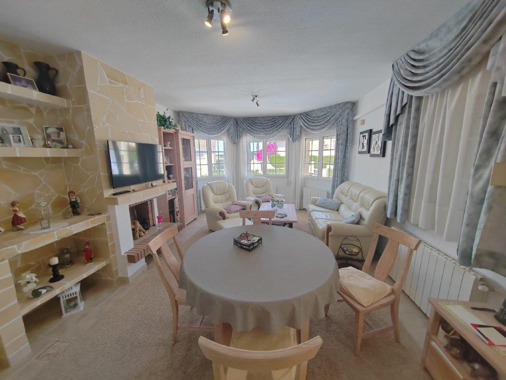 For sale of villa in Orihuela Costa