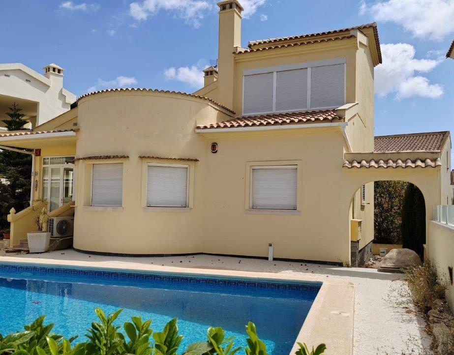 For sale of villa in Orihuela Costa