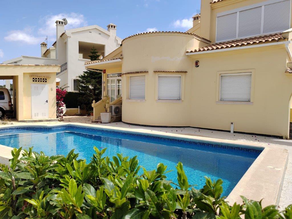 For sale of villa in Orihuela Costa