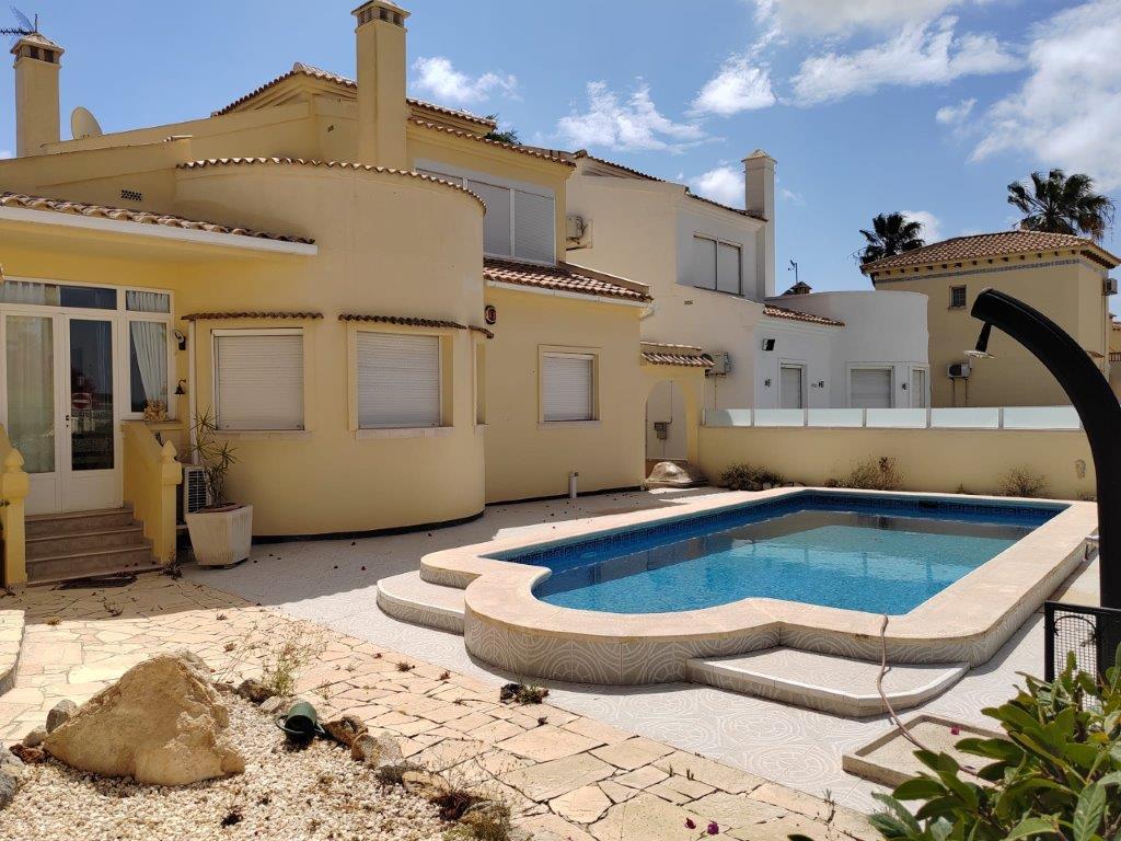 For sale of villa in Orihuela Costa