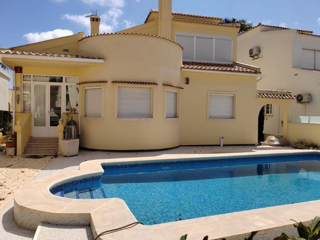 For sale of villa in Orihuela Costa