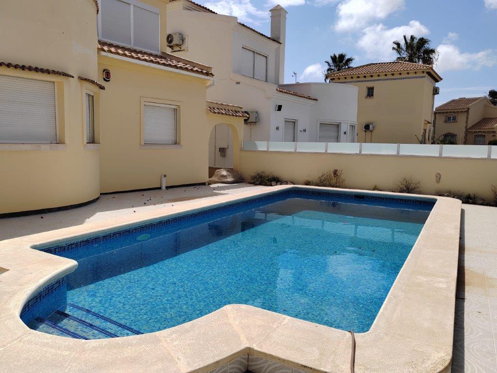 For sale of villa in Orihuela Costa
