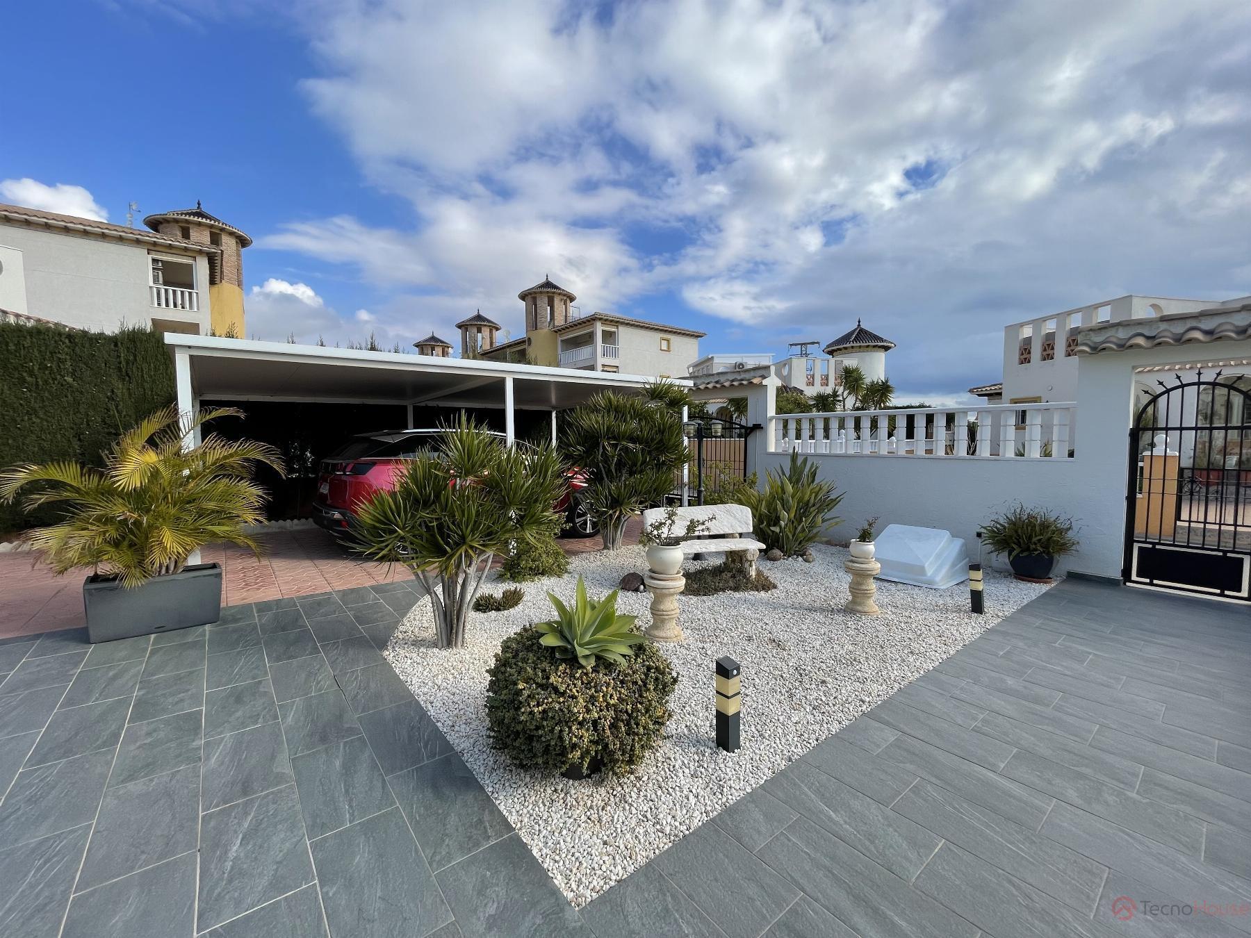 For sale of chalet in Orihuela Costa