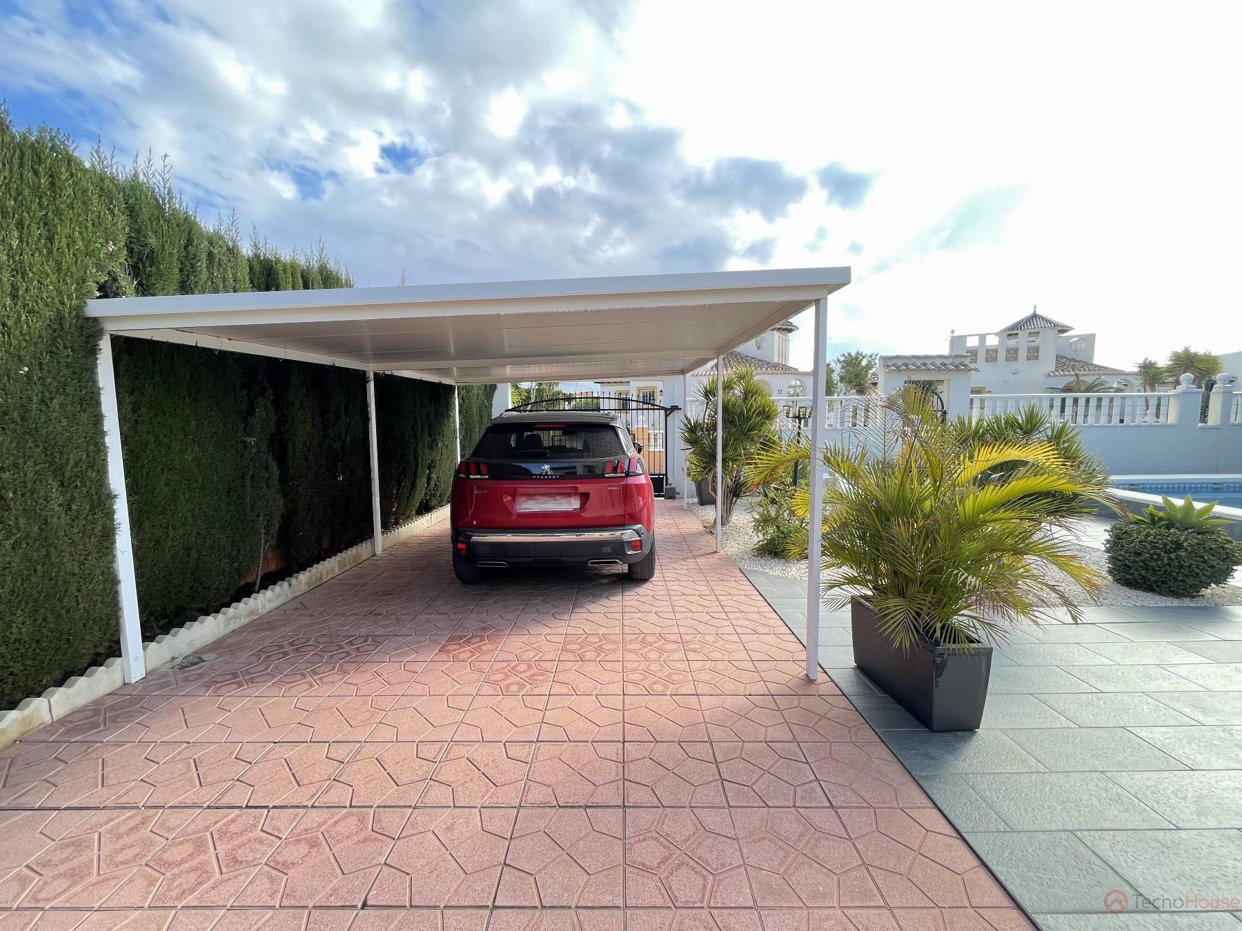 For sale of chalet in Orihuela Costa