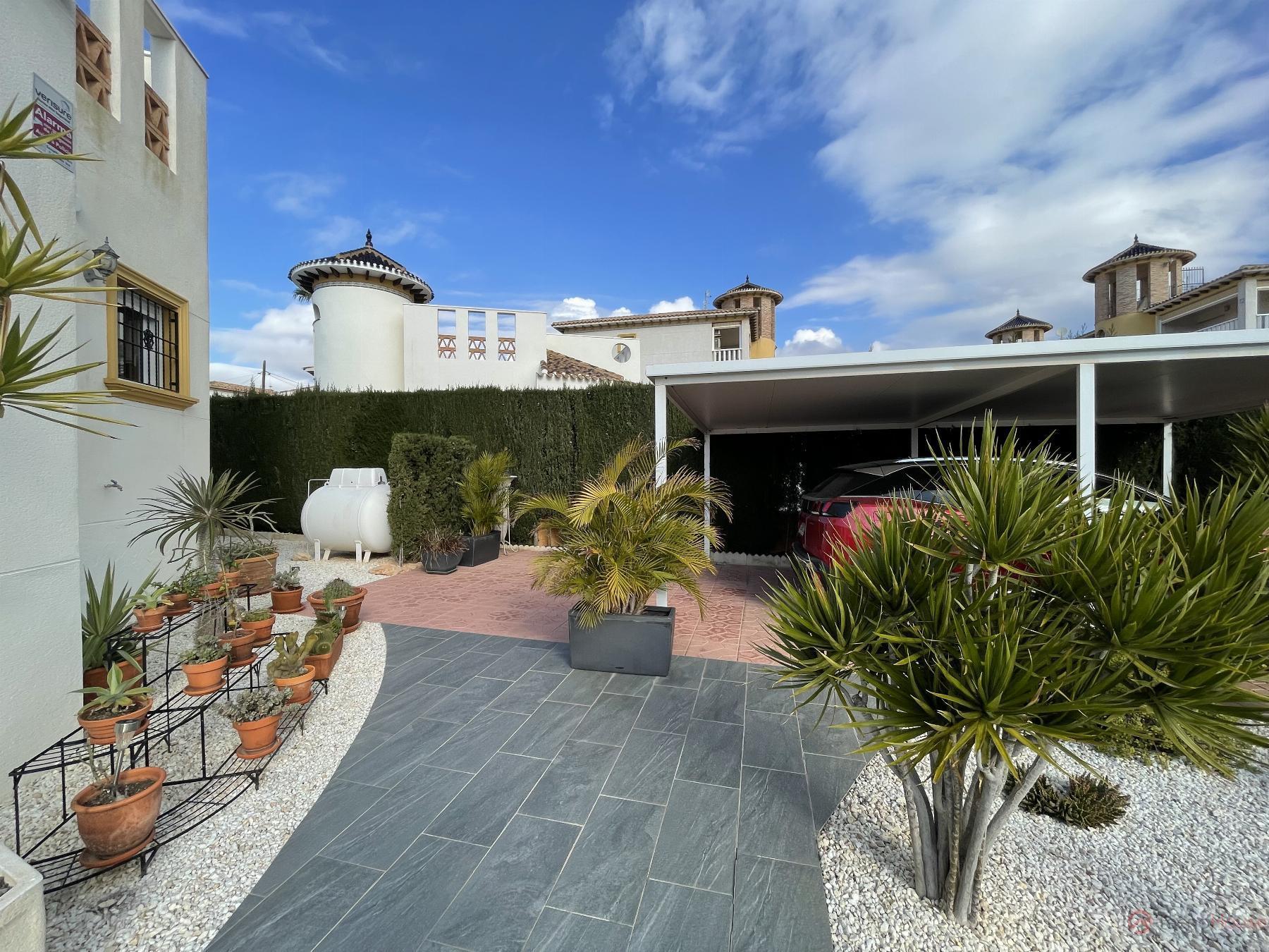 For sale of chalet in Orihuela Costa