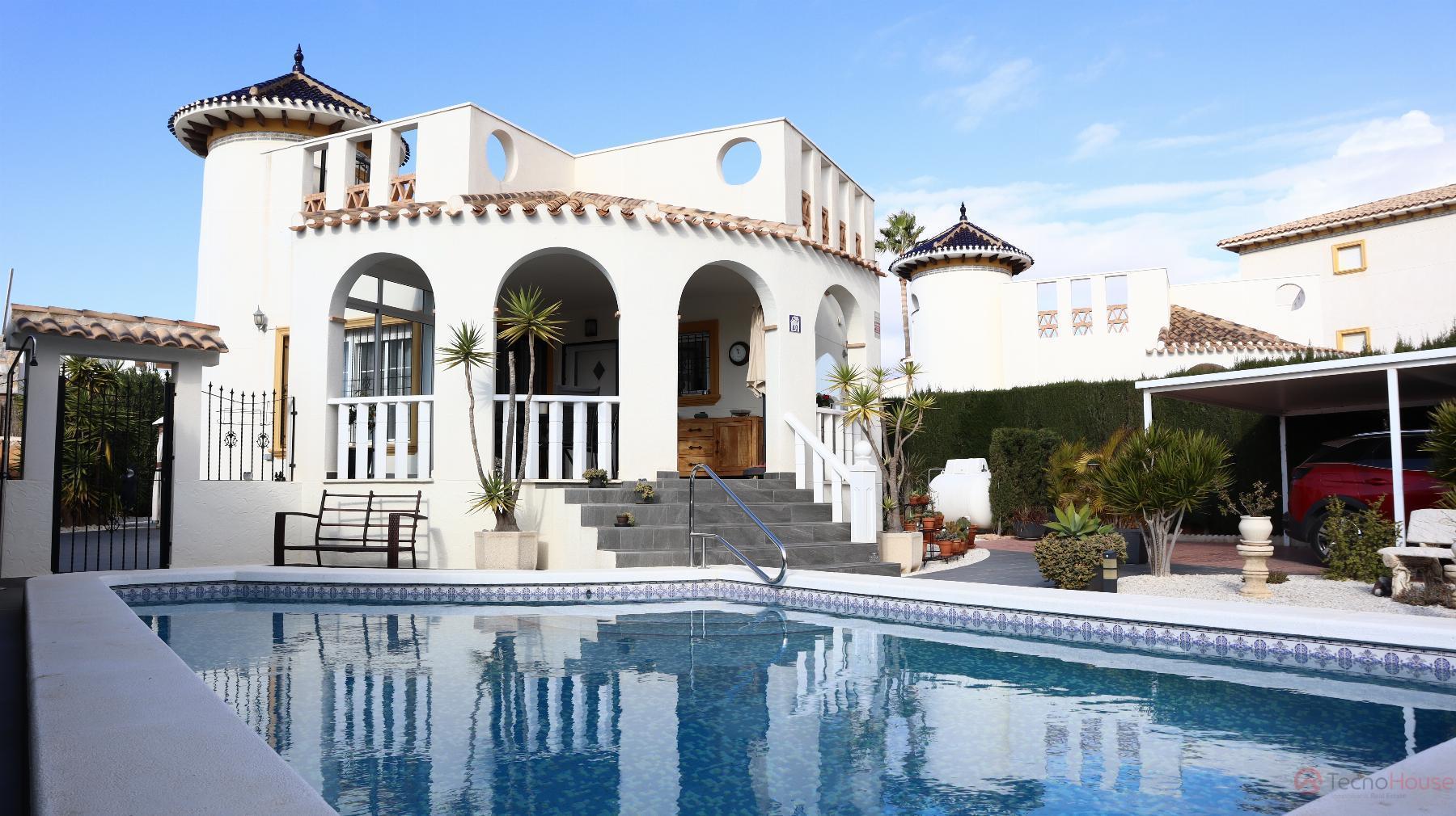 For sale of chalet in Orihuela Costa